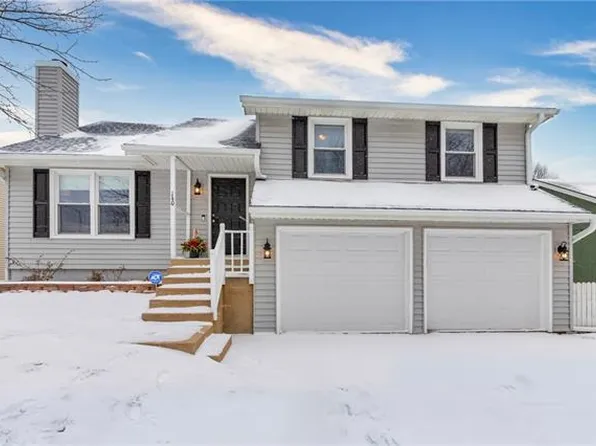 140 N Janell Dr, Olathe, KS 66061