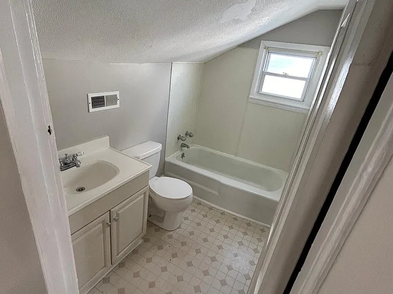 310 W Kenton St — Photo 10