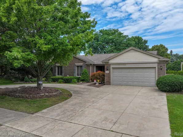 20209 Southampton Dr, Livonia, MI 48152
