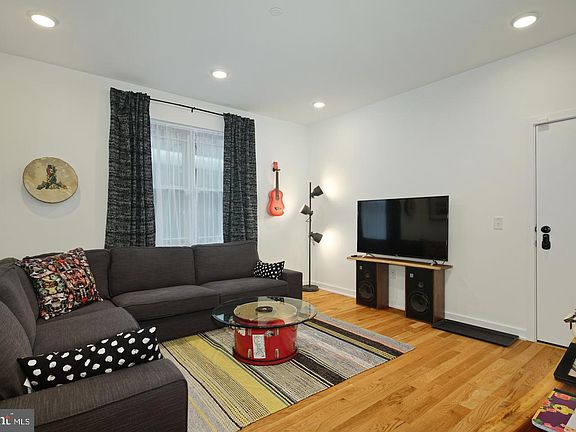 2nd image of 1918-20 E Cumberland St Unit B