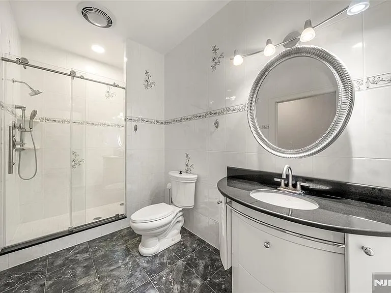 351 White Ave — Photo 13
