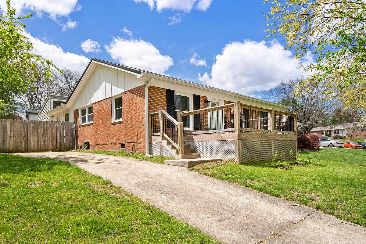 Building Photo - 19 Starmount Dr