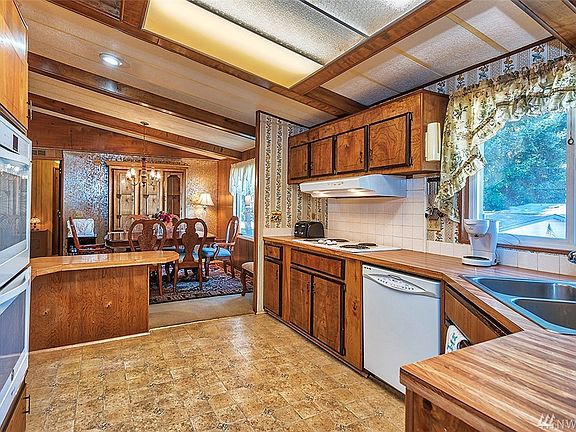 Kitchen with all appliances included
