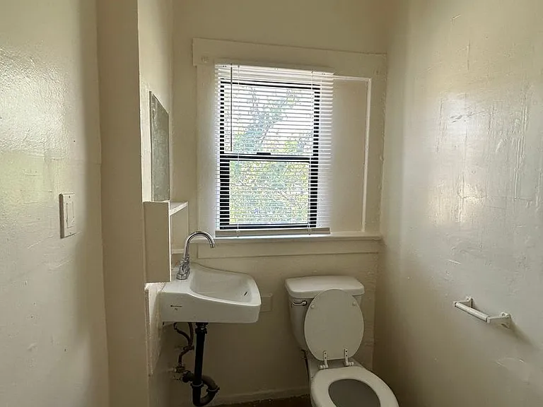 901 S Vermont Ave — Photo 13