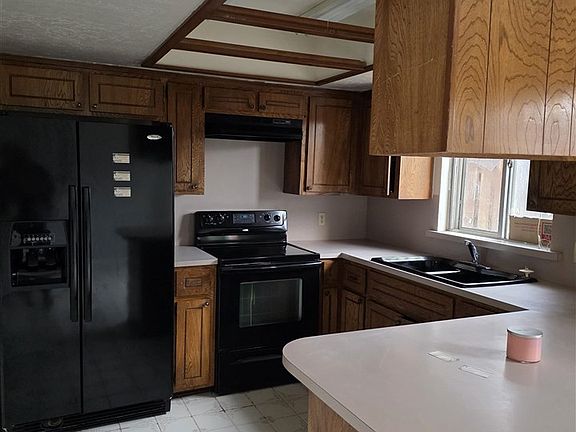 4th image of 4502 NE Arlington Ave