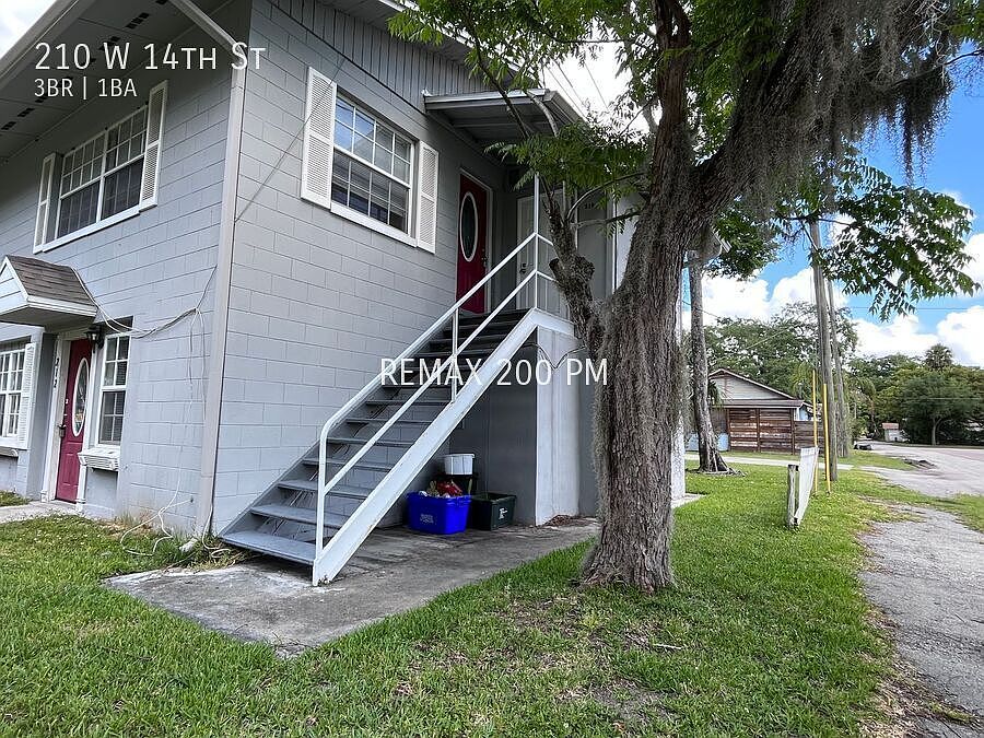 1st image of 210 W 14th St