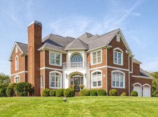 201 Glyn Carin Ln, Granville, OH 43023