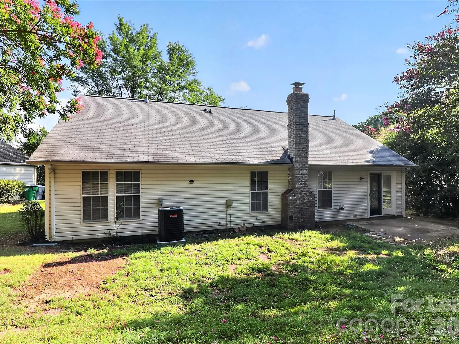 3 bed, 2.0 bath, 1432 sqft, $1,900 — Photo 3