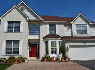 1004 Highridge Rd, Lombard, IL 60148