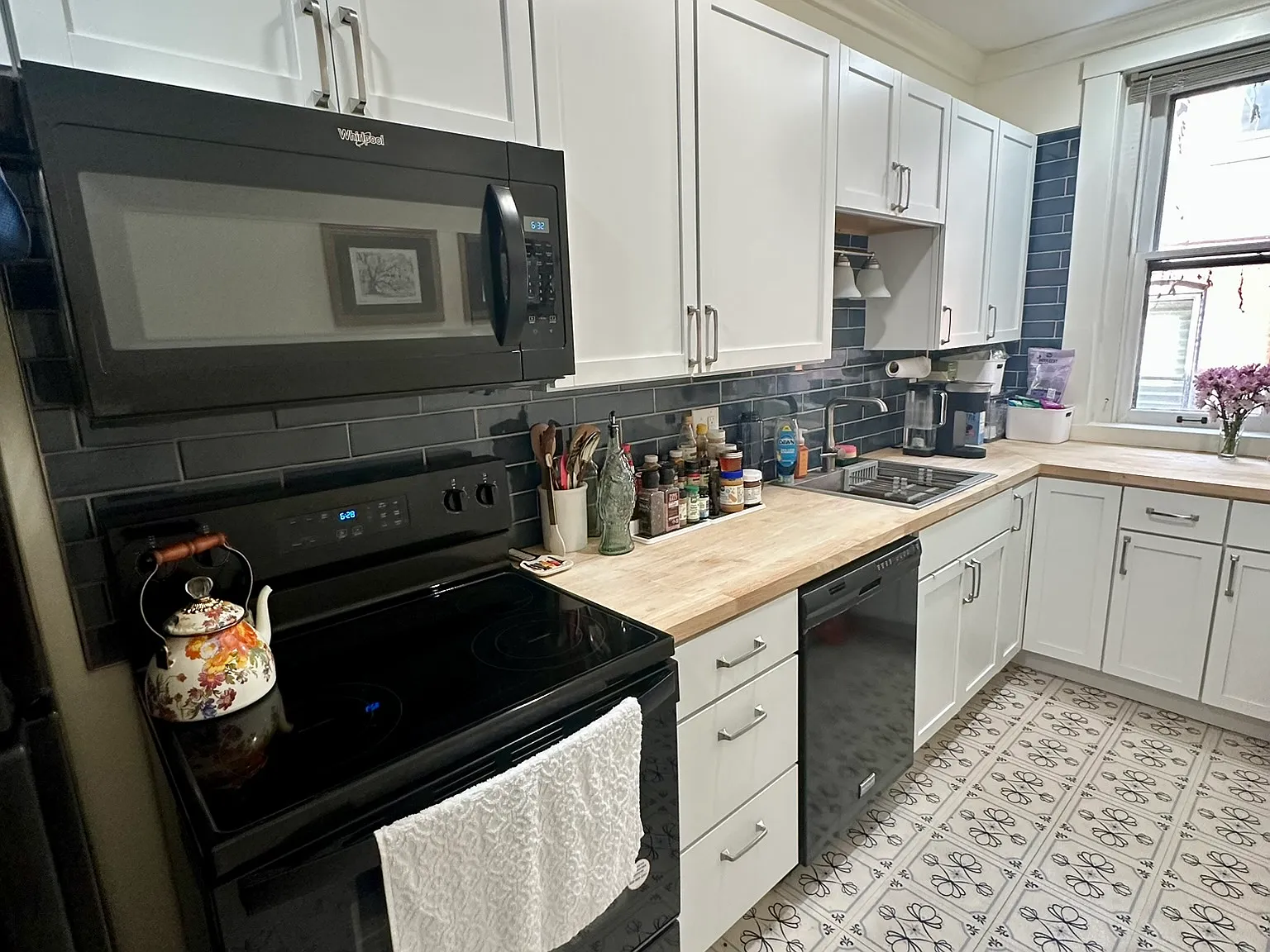 2 bed, 1350 sqft, $1,775 — Photo 2