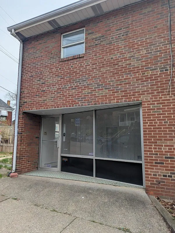 300 California Ave — Photo 1