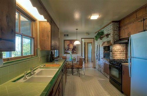 4th image of 211 W Floresta Way