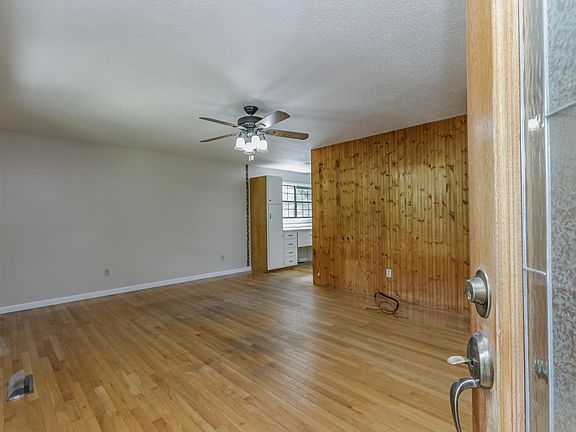 3rd image of 614 Bradley Ave