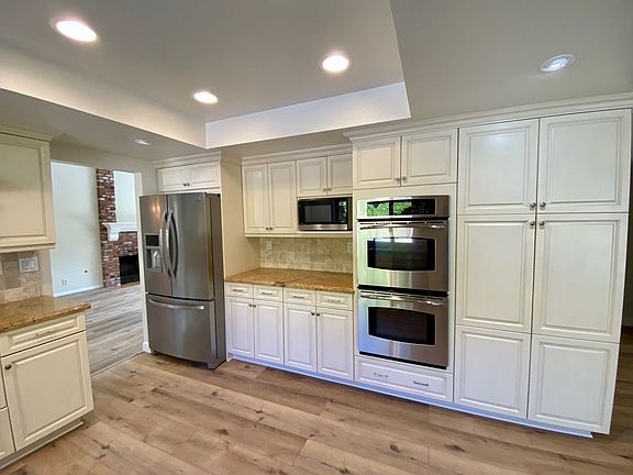 4th image of 3233 Peppermint St
