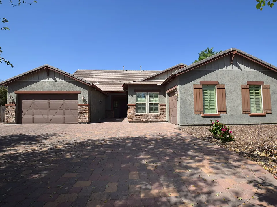 2192 E Coconino Pl