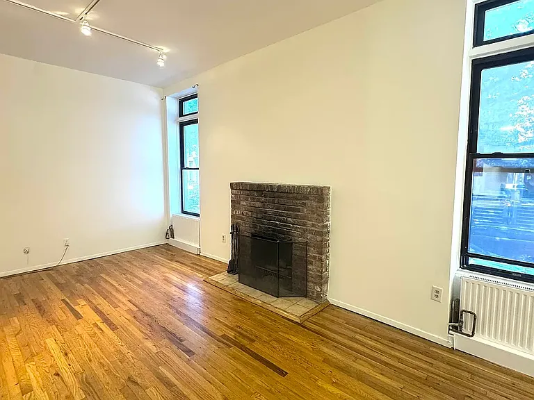 85 6th Ave #C — Photo 5
