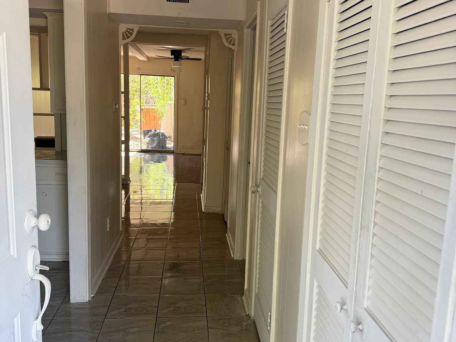 2 bed, 1.5 bath, 1320 sqft, $1,050 — Photo 3