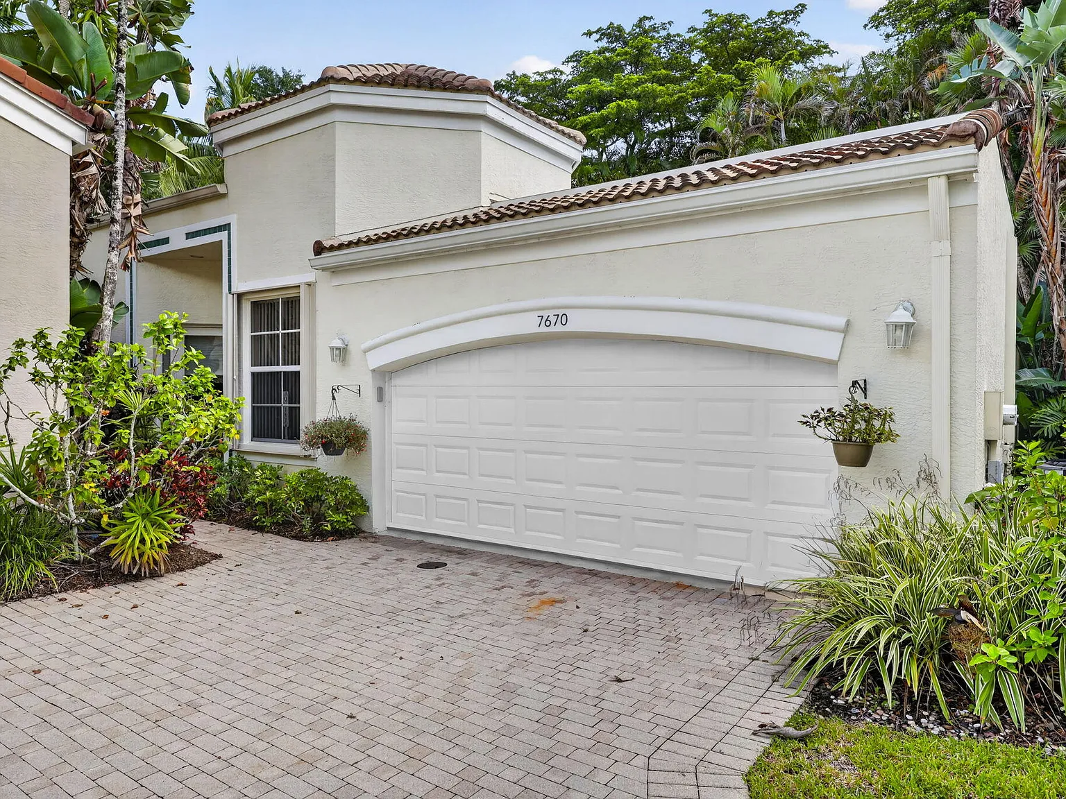 3 bed, 2.0 bath, 1720 sqft, $8,500 — Photo 1