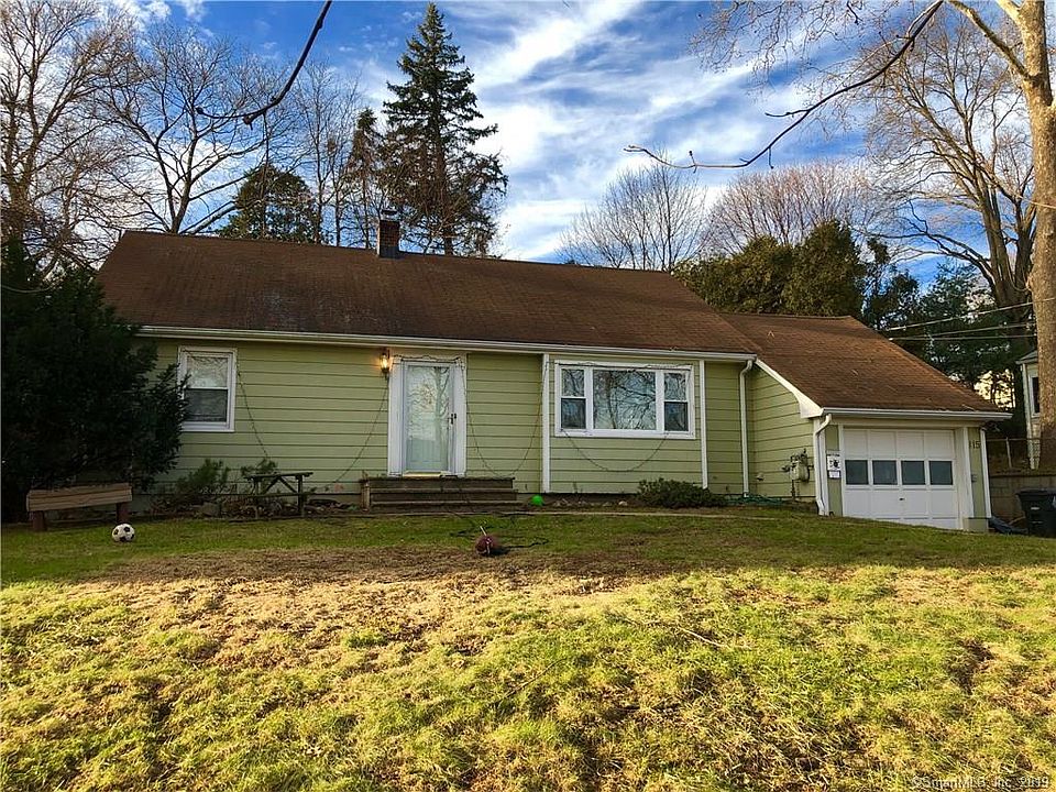 2nd image of 115 Pine Tree Dr