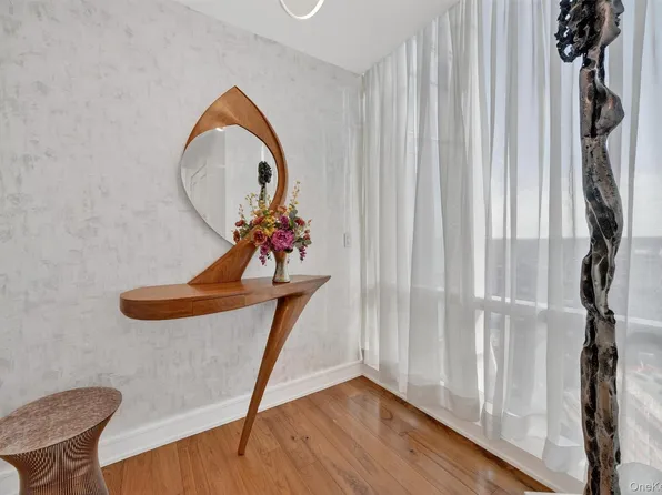 5 Renaissance Square #PH6C, White Plains, NY 10601