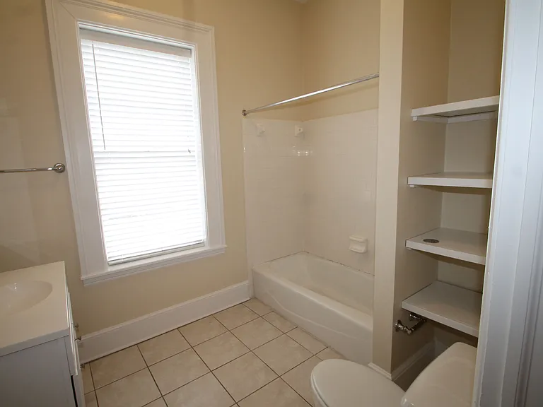 209 W Hall St #A — Photo 16