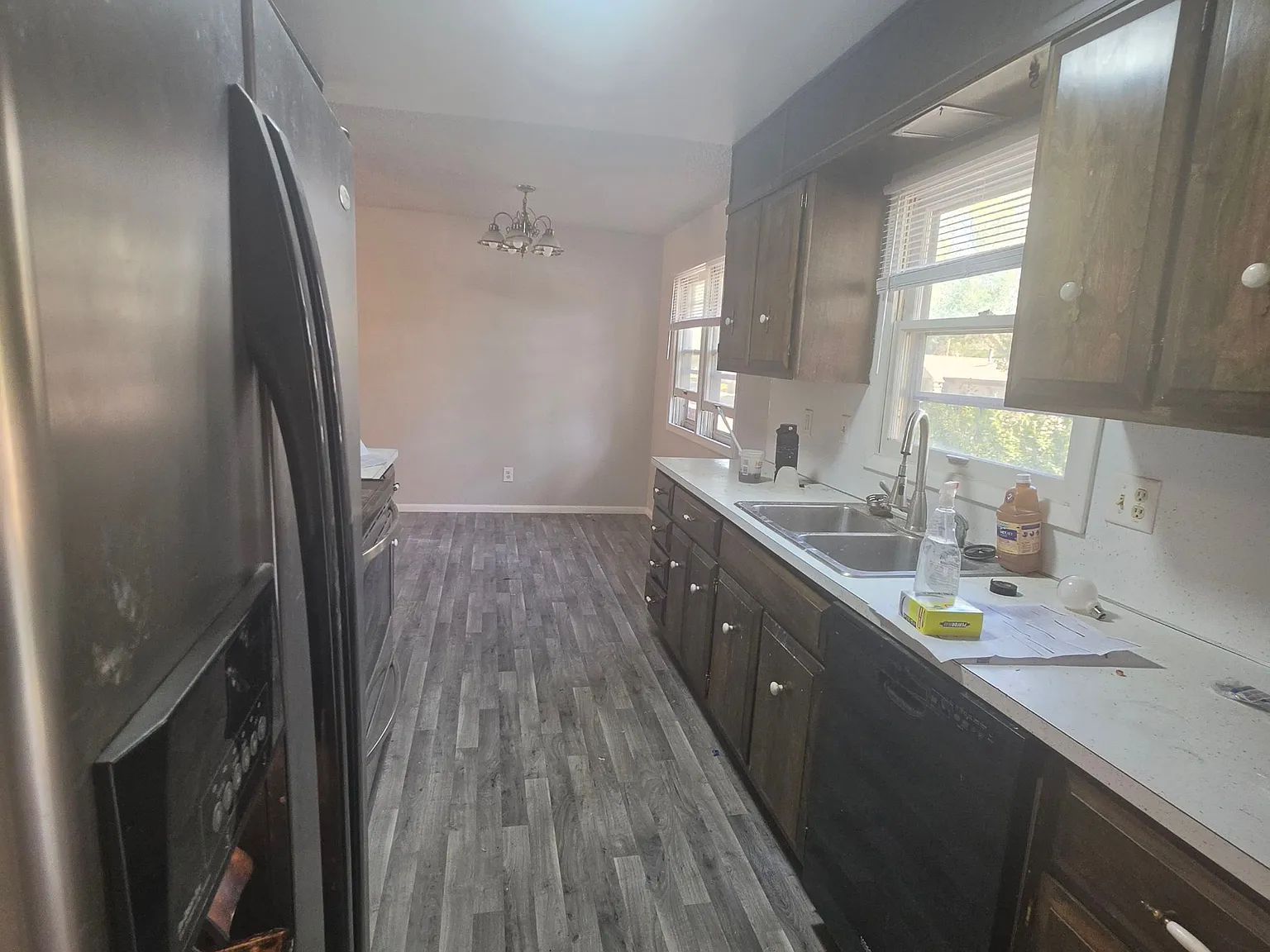 5 bed, 2.5 bath, 2440 sqft, $2,500 — Photo 4