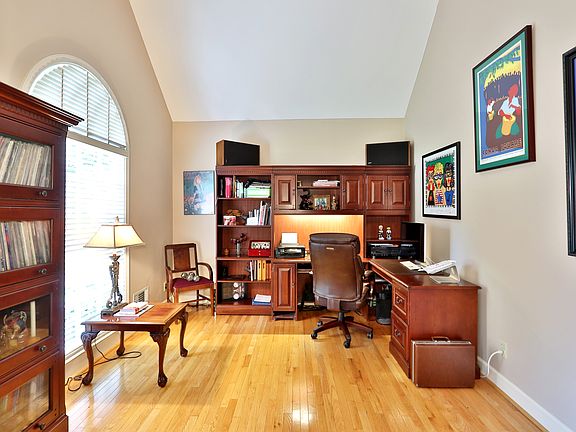 2nd image of 292 Riverford Way