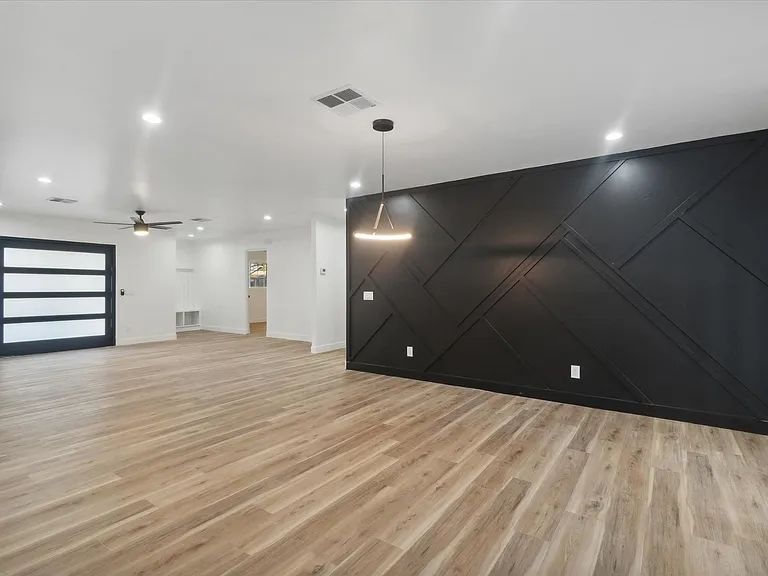 8525 E Clarendon Ave — Photo 5
