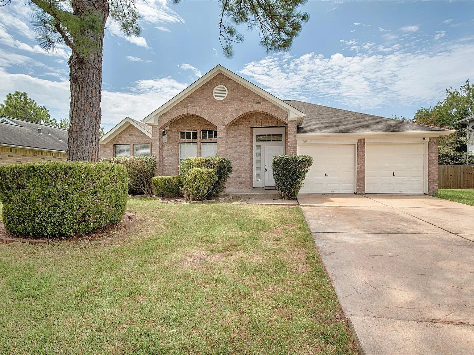 4 bed, 2.5 bath, 1861 sqft, $2,500 — Photo 1
