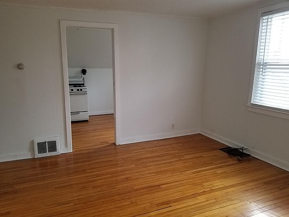 2nd image of 704 E Ludington Ave APT 3
