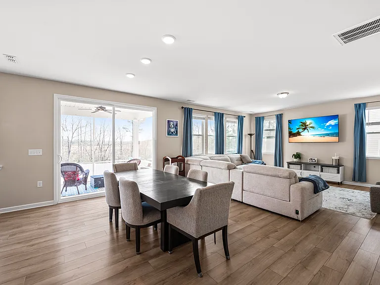 213 Providence Creek Dr — Photo 10
