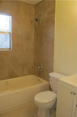 73 NE 7th Ct #3 — Photo 12