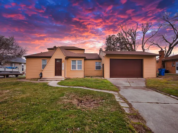 30475 Adams Dr, Gibraltar, MI 48173