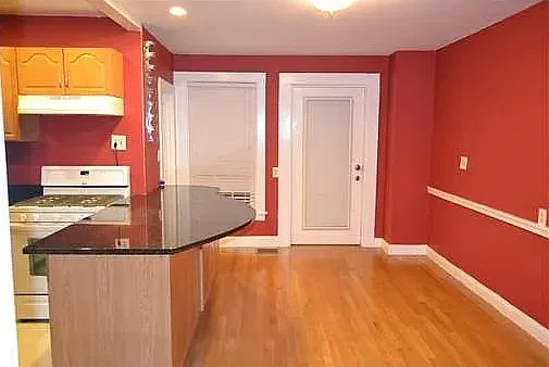 2 bed, 1.5 bath, 1270 sqft, $2,950 — Photo 2