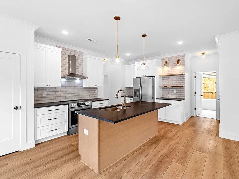 290 Morgan St — Photo 10