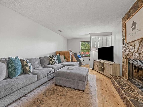 5th image of 10053 Hillview Dr
