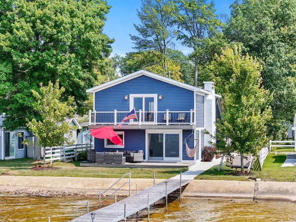 229 Beechwood Ave, Houghton Lake, MI 48629