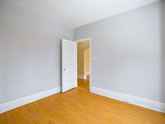 2nd image of 826 Grosvenor Ave #1