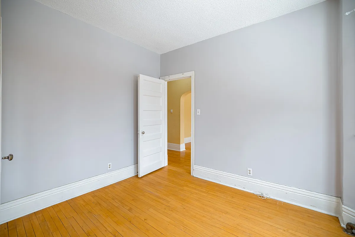 Building Photo - 826 Grosvenor Ave #1