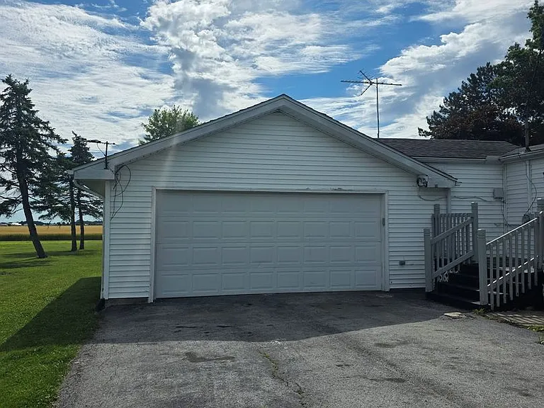 6172 Loe Rd — Photo 4