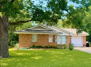 1112 Laguna Dr, Denton, TX 76209