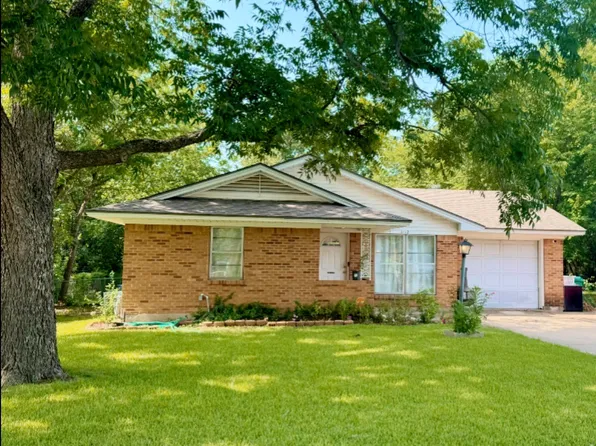 1112 Laguna Dr, Denton, TX 76209
