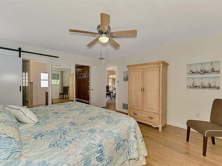 4946 Commonwealth Dr — Photo 33
