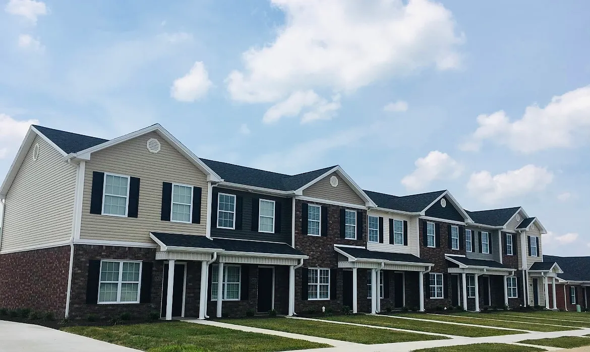 2 bed, 1.5 bath, 1200 sqft, $1,050 — Photo 1