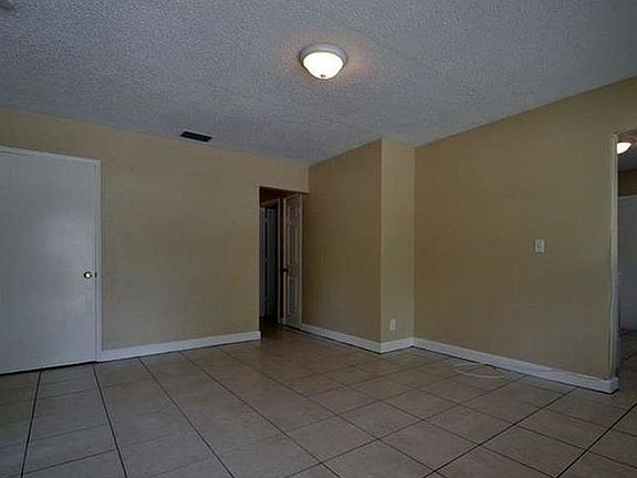 4th image of 2507 E Lake Ave
