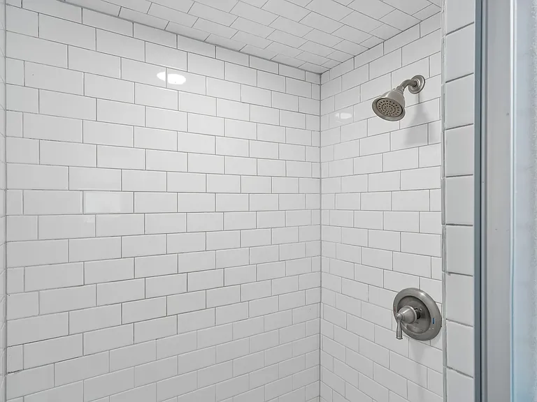 Ensuite bathroom 2