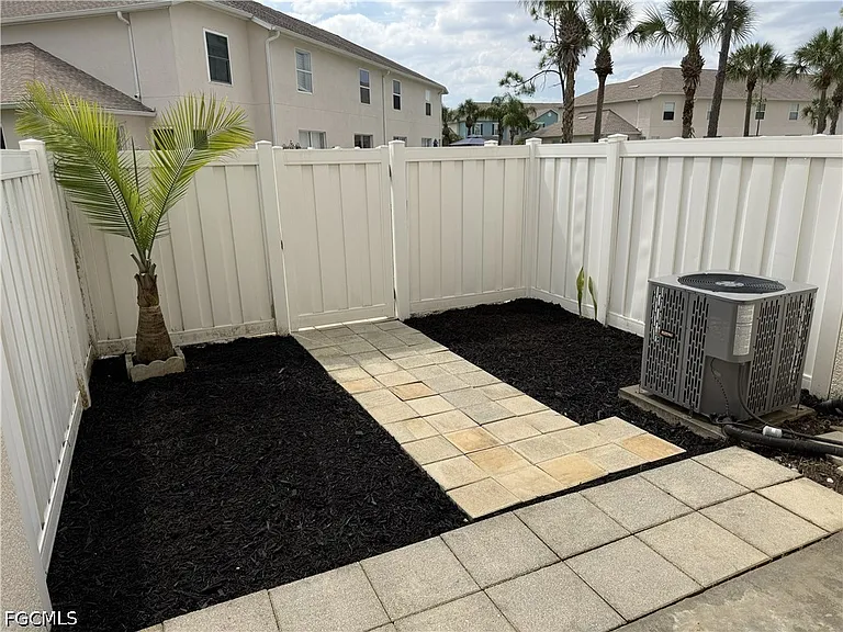 3627 Pine Oak Cir #102 — Photo 38