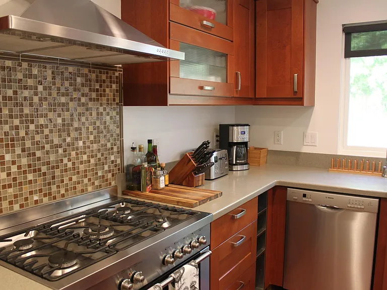 1207 Devon Ln — Photo 9