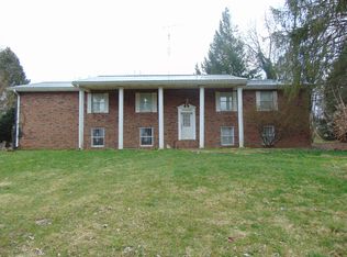 2281 W Country Club Rd, Connersville, IN 47331