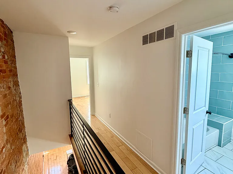 2802 W Agate St — Photo 5